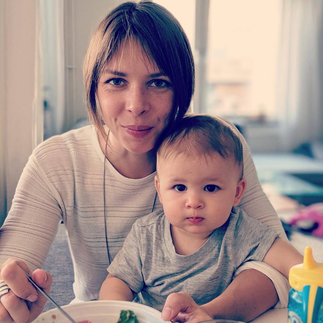 Teo and Malin eating lunch